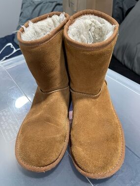 KOOLABURRA by UGG Kids Koola Short Suede Sheepskin Boot Chesnut